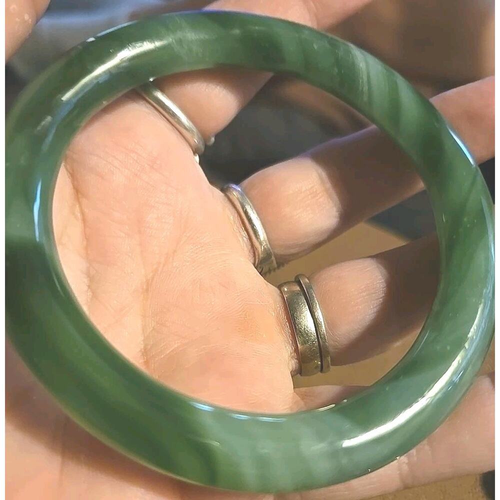 Vintage Jade Green Art Glass Bangle Bracelet Marbled Swirl Faux Jade Jewelry - Picture 4 of 9
